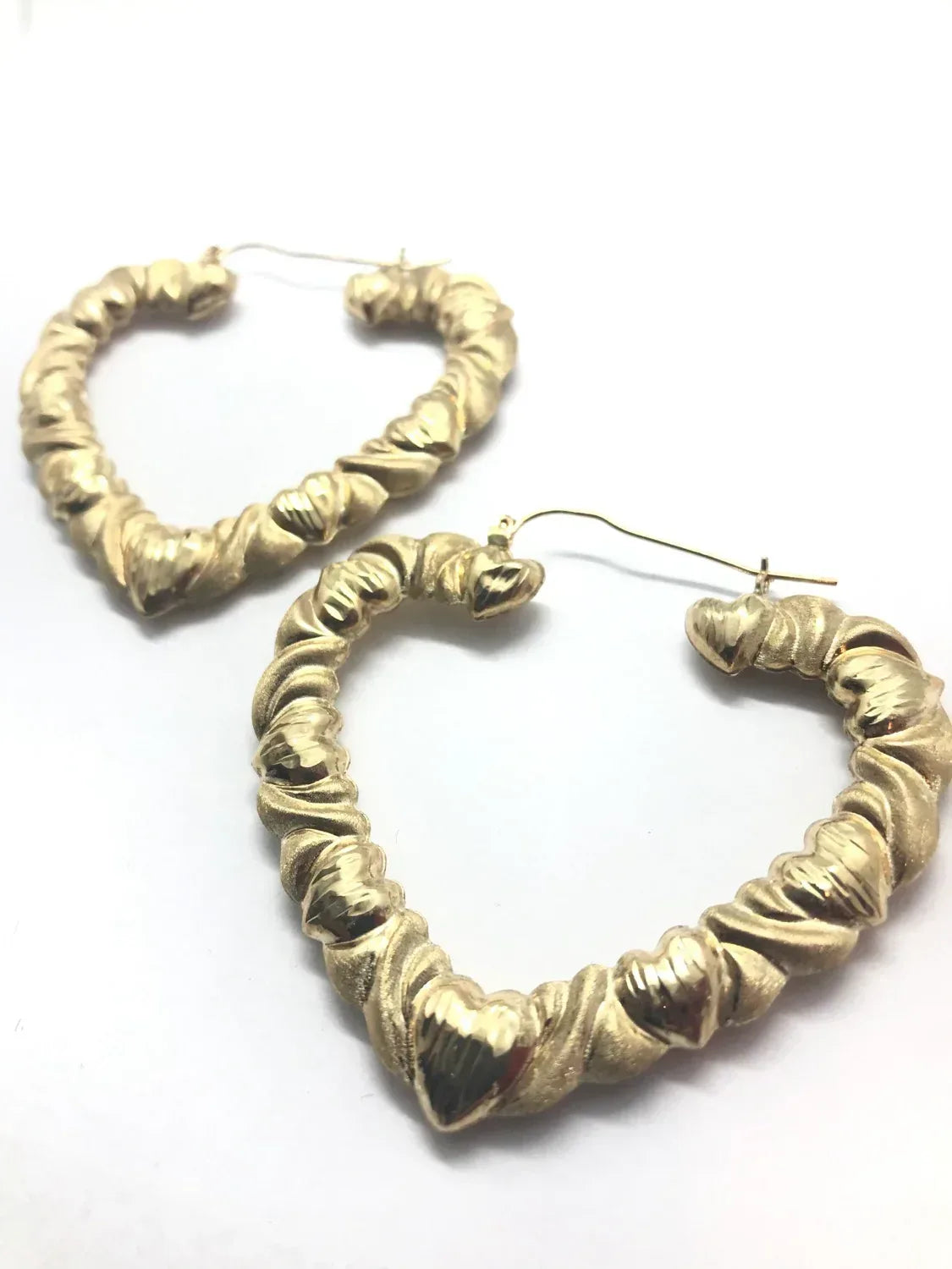 10 Karat Yellow Gold Heart Shaped Earrings image 0