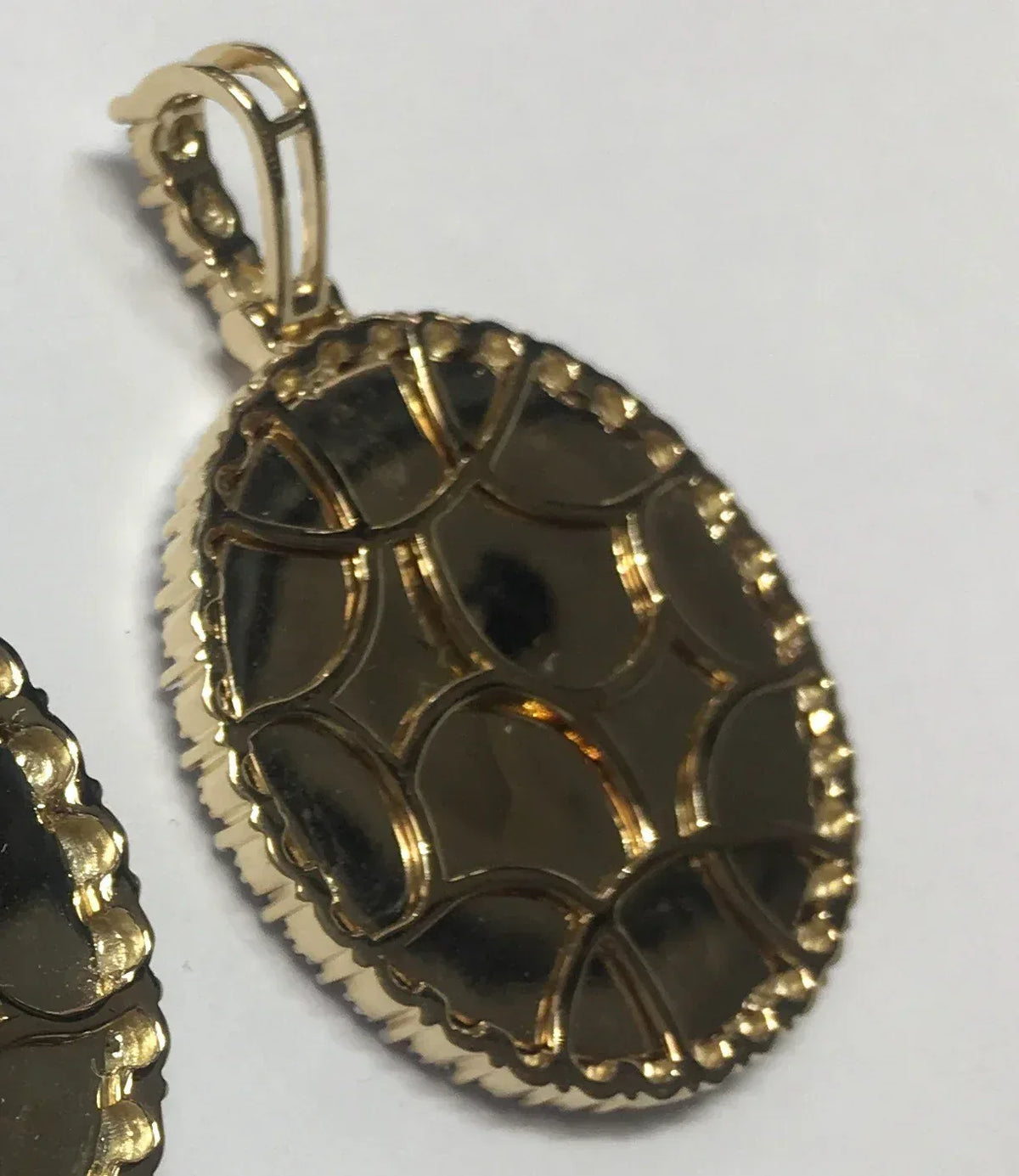 10 Karat Yellow Gold Memorial Portrait Pendant image 2
